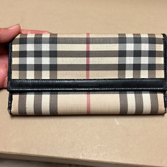 Burberry Canterbury Haymarket Bag 🌸🌸 - Picture 12 of 16